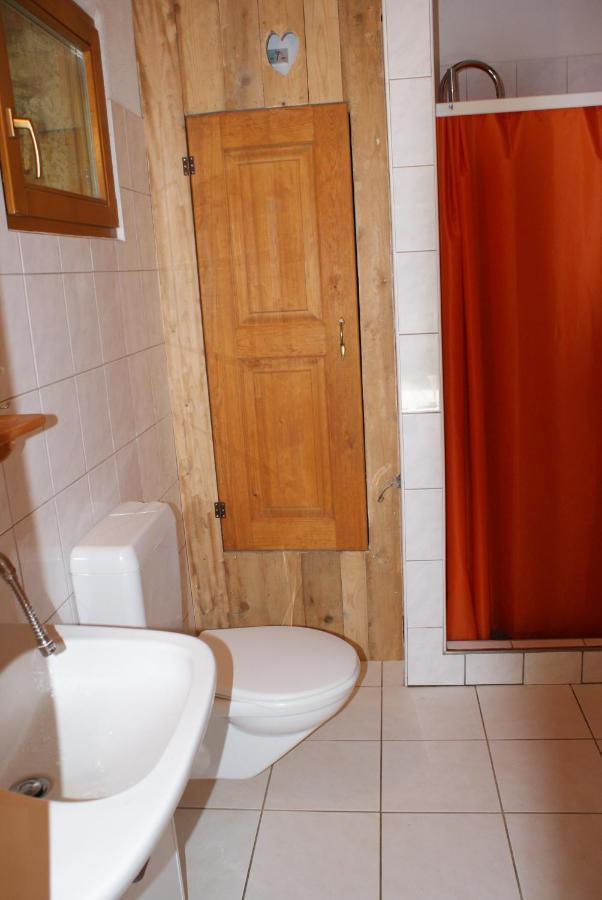 Rustikale Und Grosszuegige Ferienwohnung カシュペルスケー・ホリ エクステリア 写真